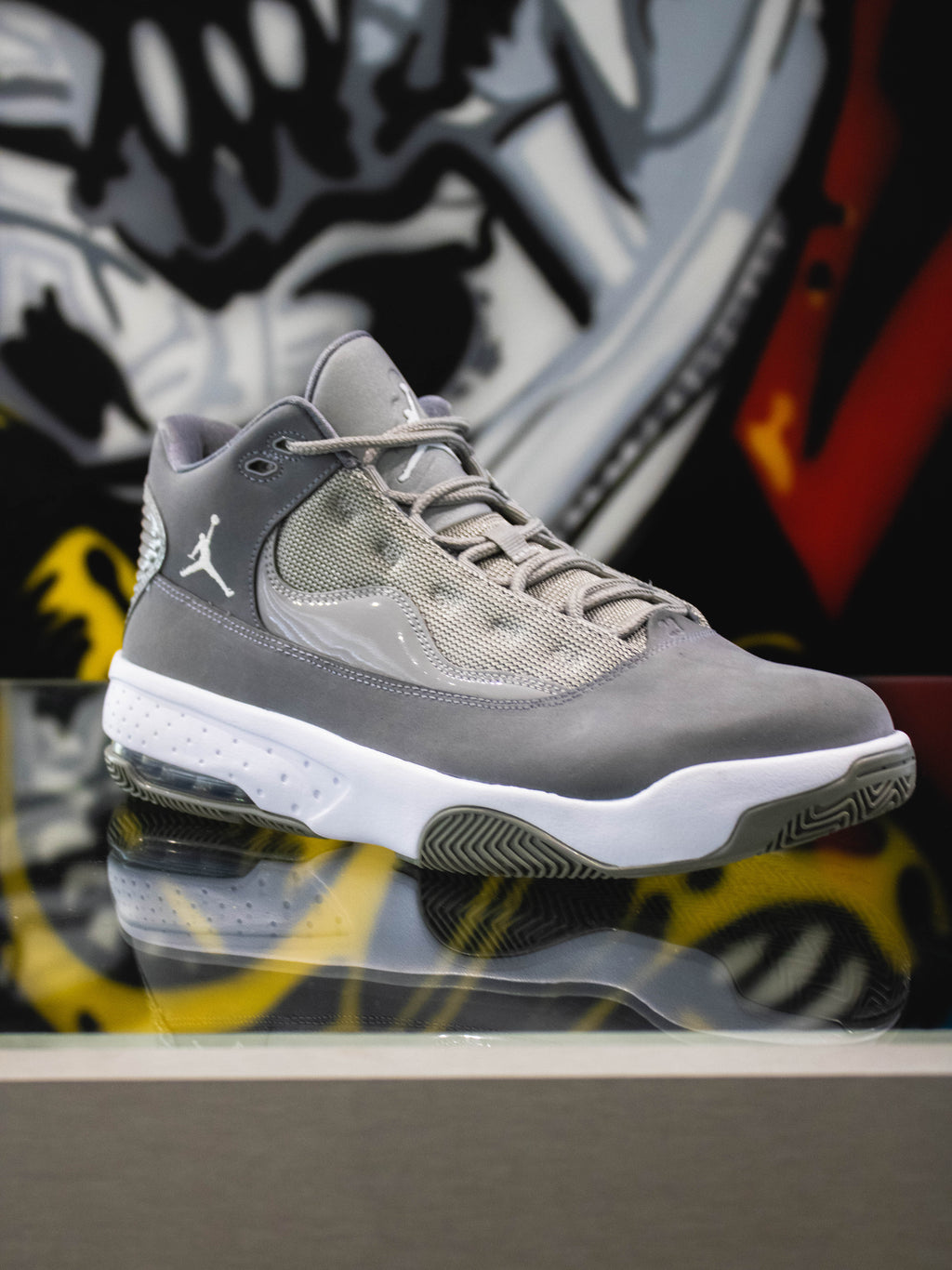 Jordan Max Aura 2 Grey