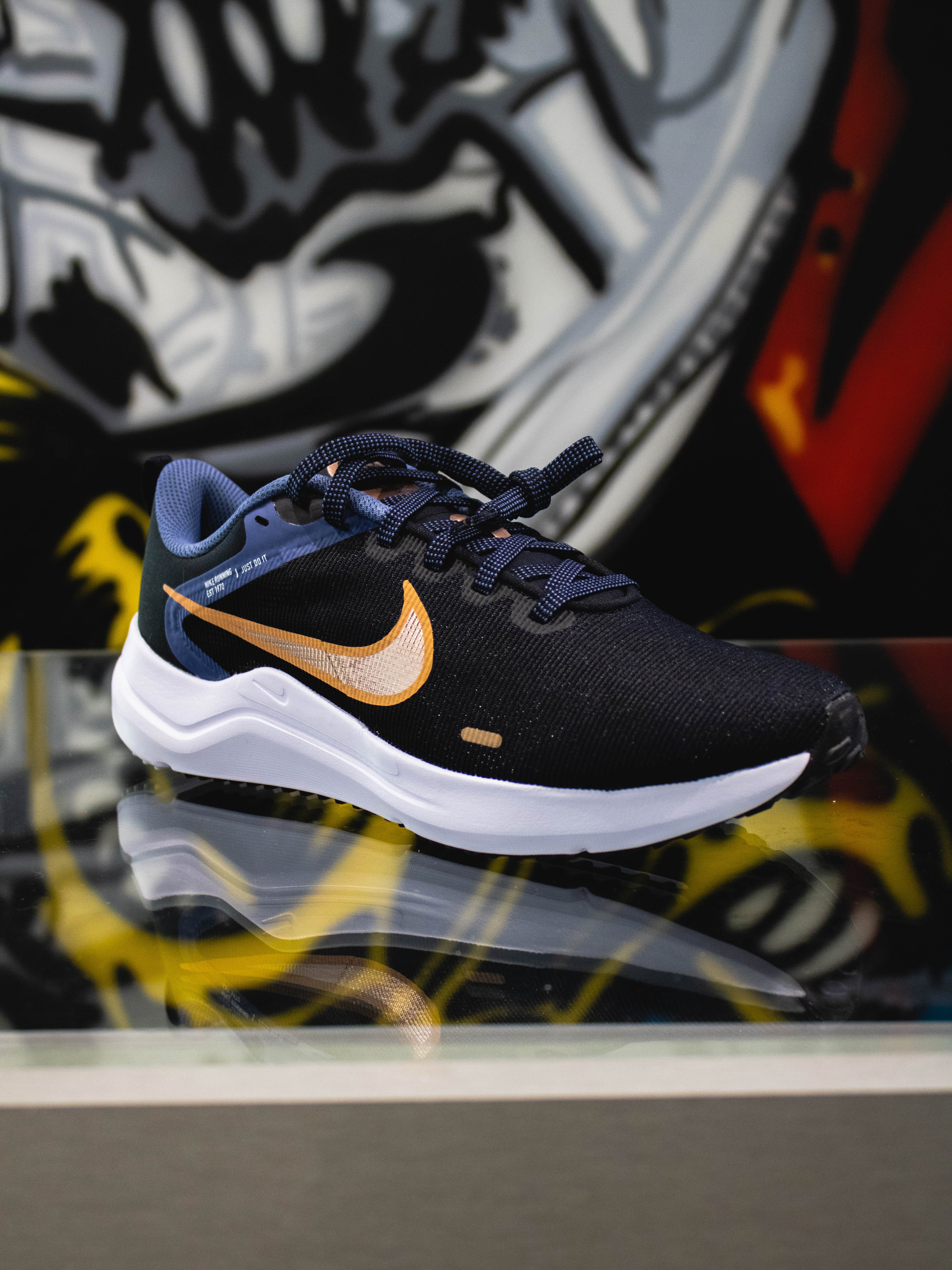 Nike Downshifter 12 Negro Rojo Bronce