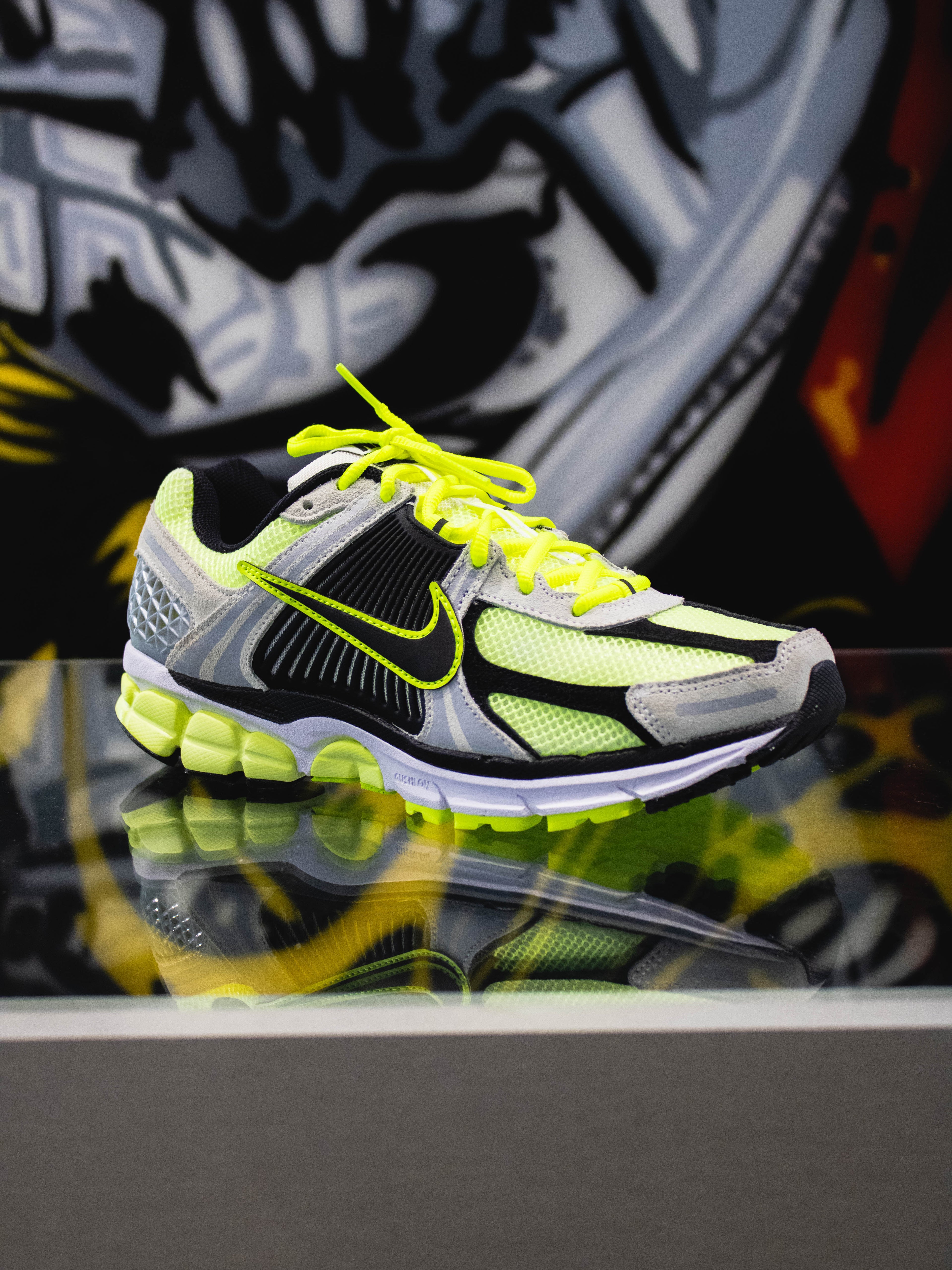 Nike Zoom Vomero 5 Volt Black