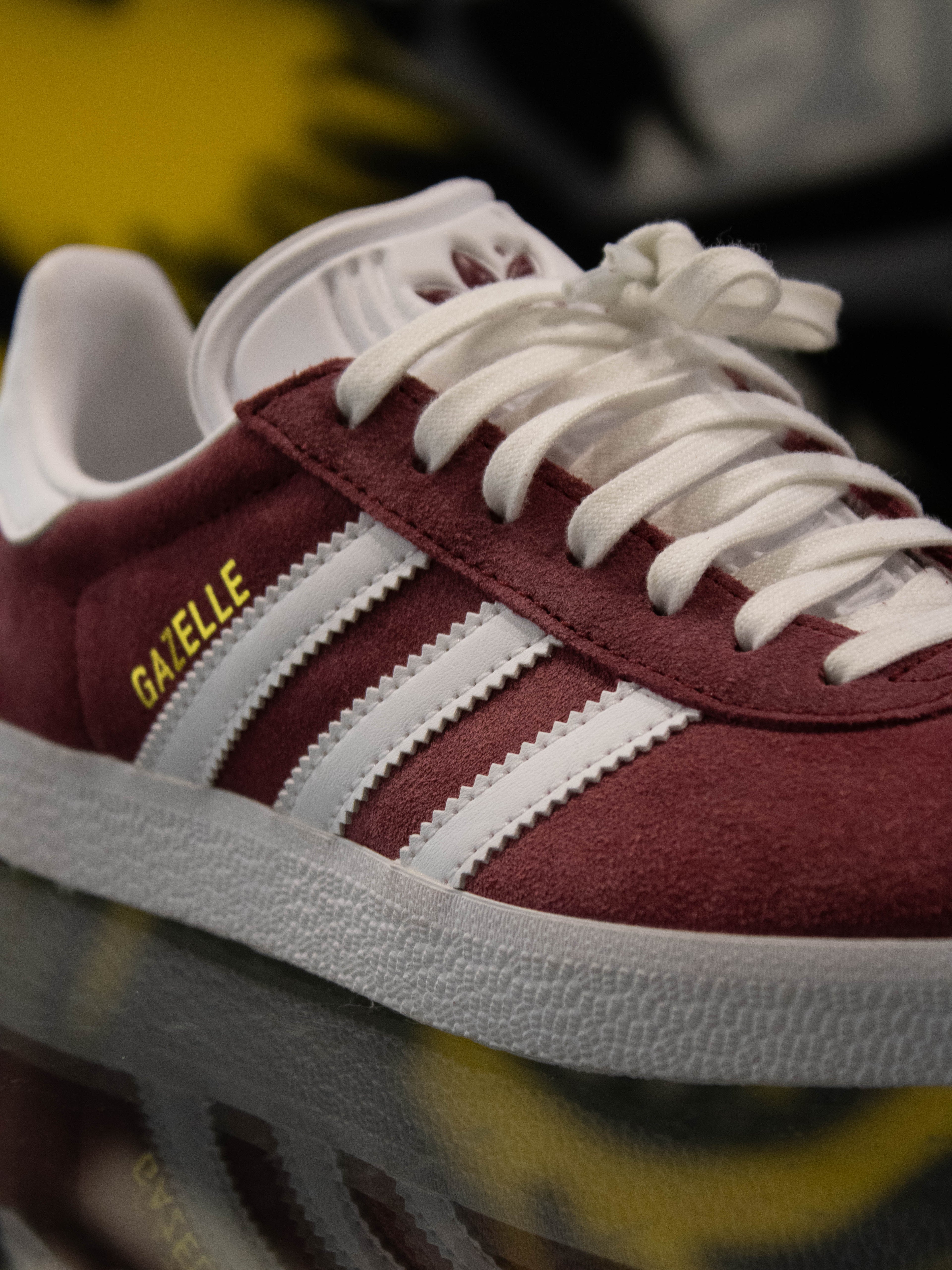 Adidas Originals Gazelle Shadow Maroon / Blanco Nube / Dorado Metalizado